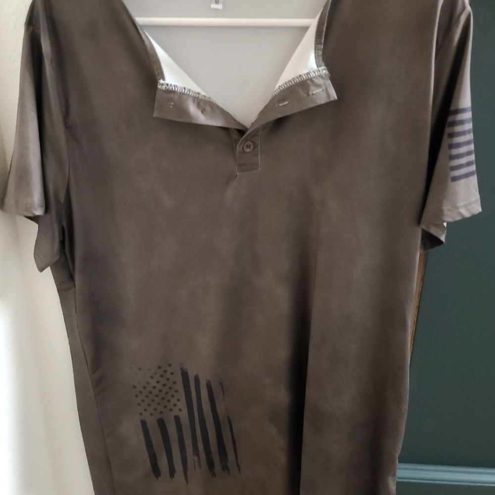 BUNDLE of Mens T-shirts 🥳🥳 3 for $20